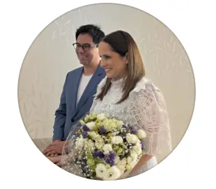 aluna que faz aula de inglês dando depoimento